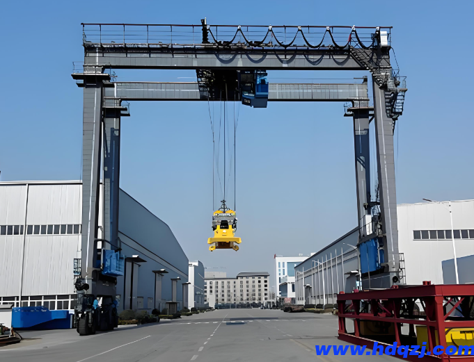 輪胎式起重機(jī)的技術(shù)原理進(jìn)行簡(jiǎn)要介紹。